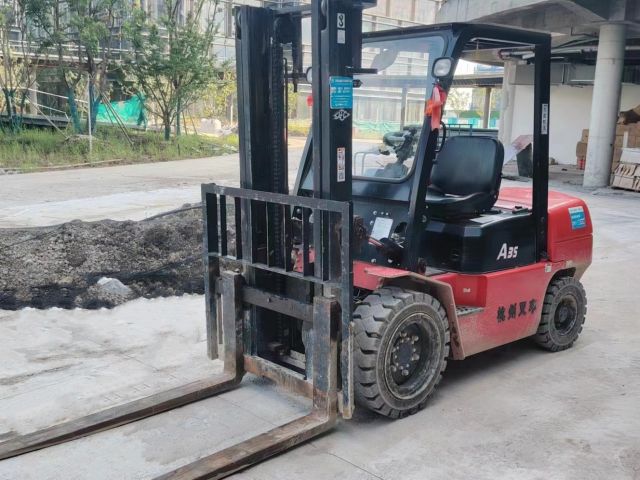 施工机械：叉车