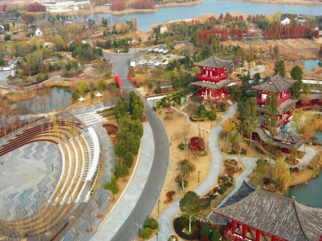 精品工程：天䘵湖园林景观